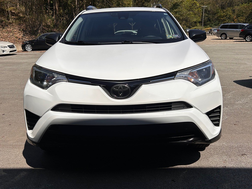 2017 Toyota Rav4 Image 2