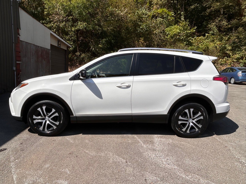2017 Toyota Rav4 Image 4
