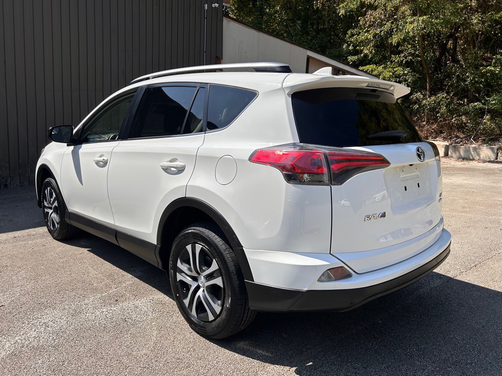 2017 Toyota Rav4 Image 5