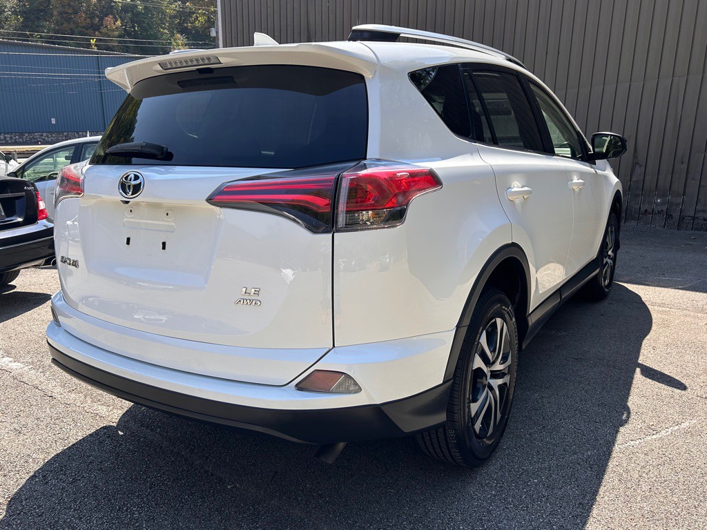 2017 Toyota Rav4 Image 7