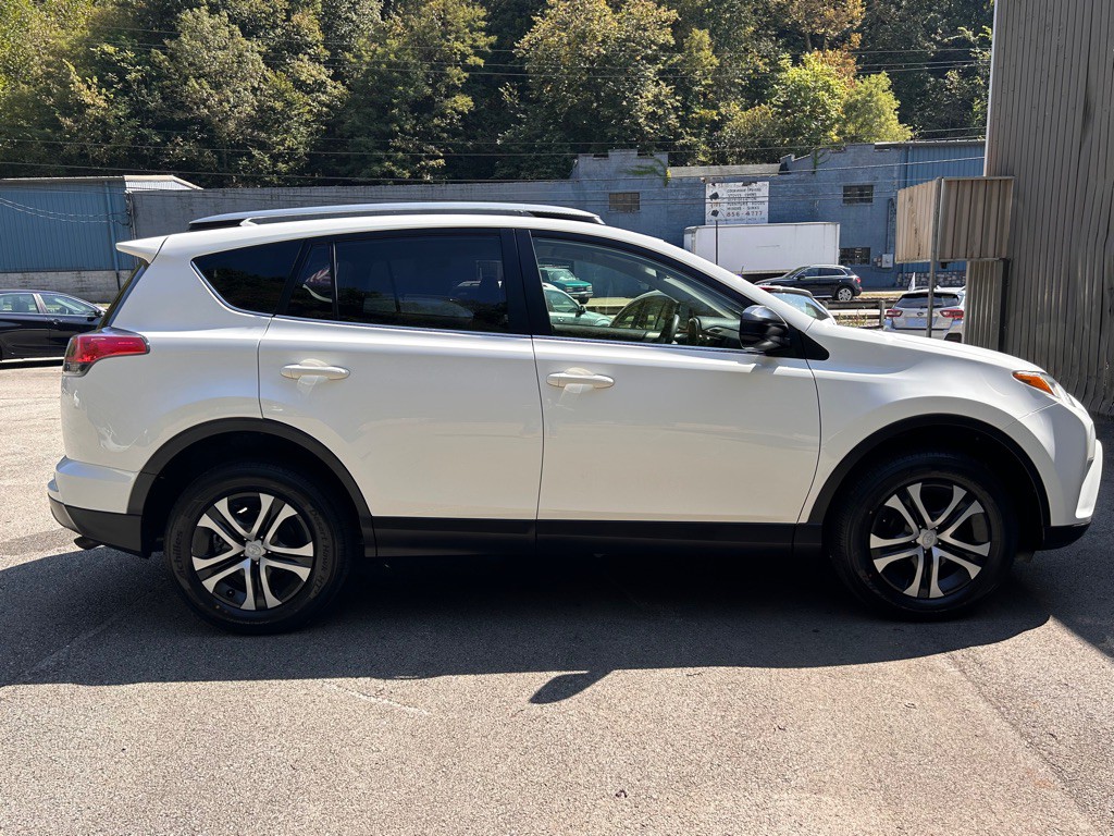 2017 Toyota Rav4 Image 8