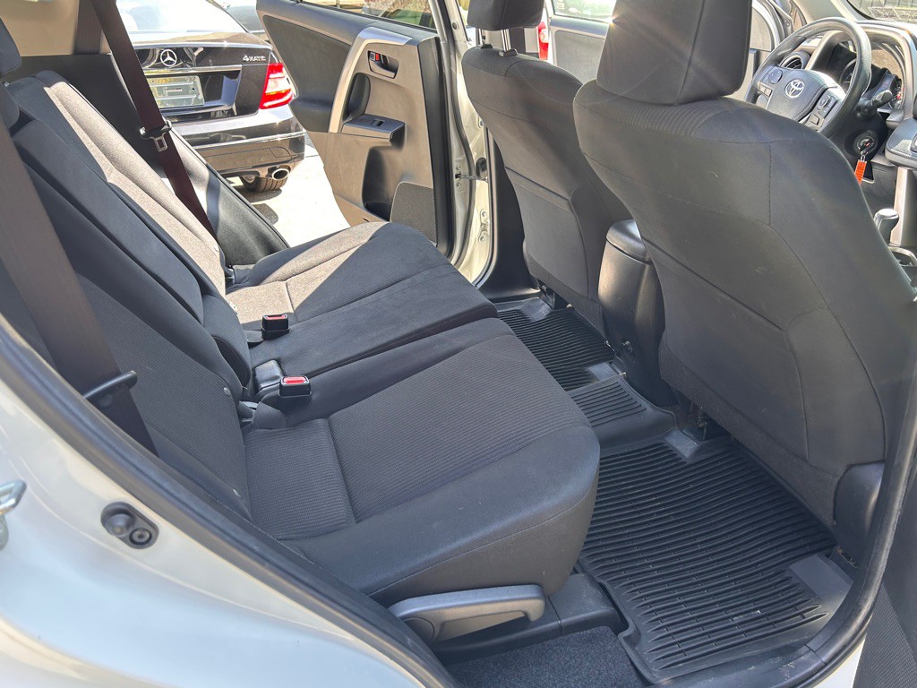 2017 Toyota Rav4 Image 12