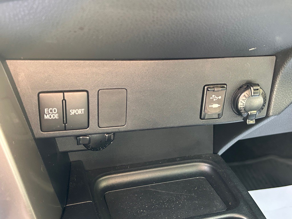 2017 Toyota Rav4 Image 19