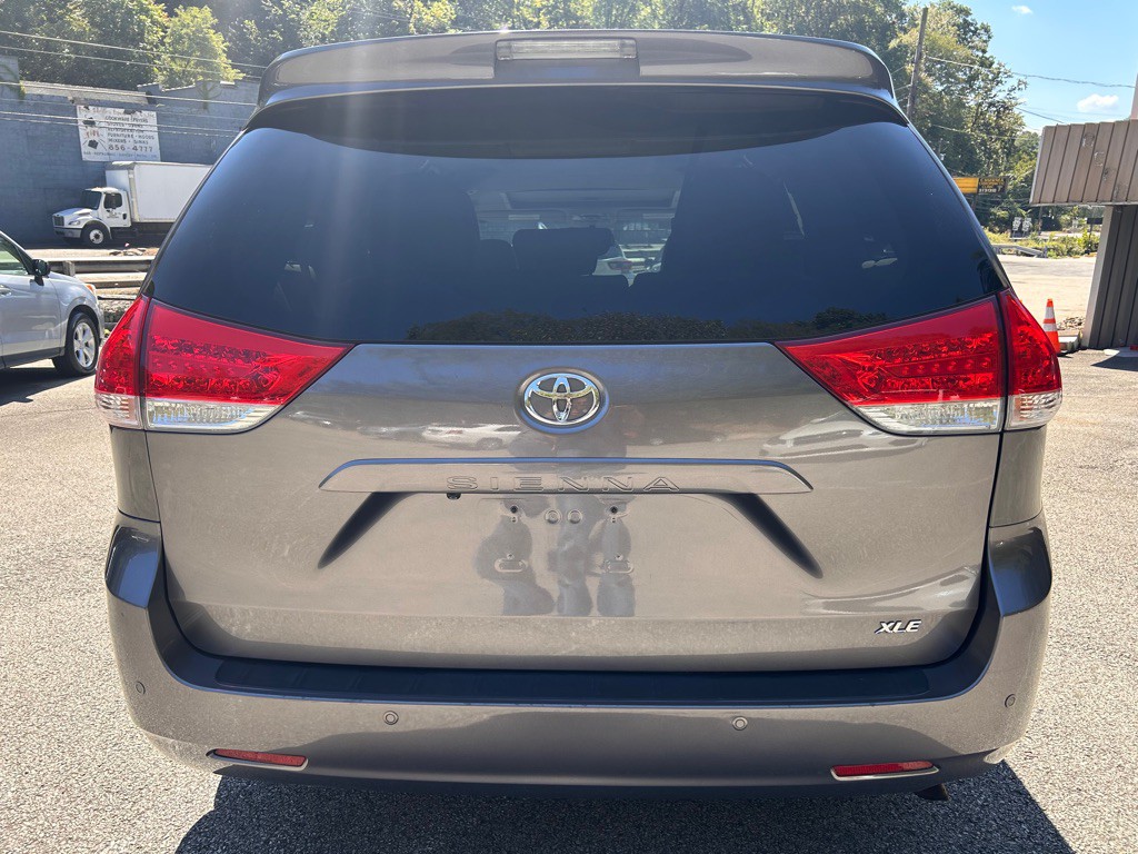 2011 Toyota Sienna Image 6