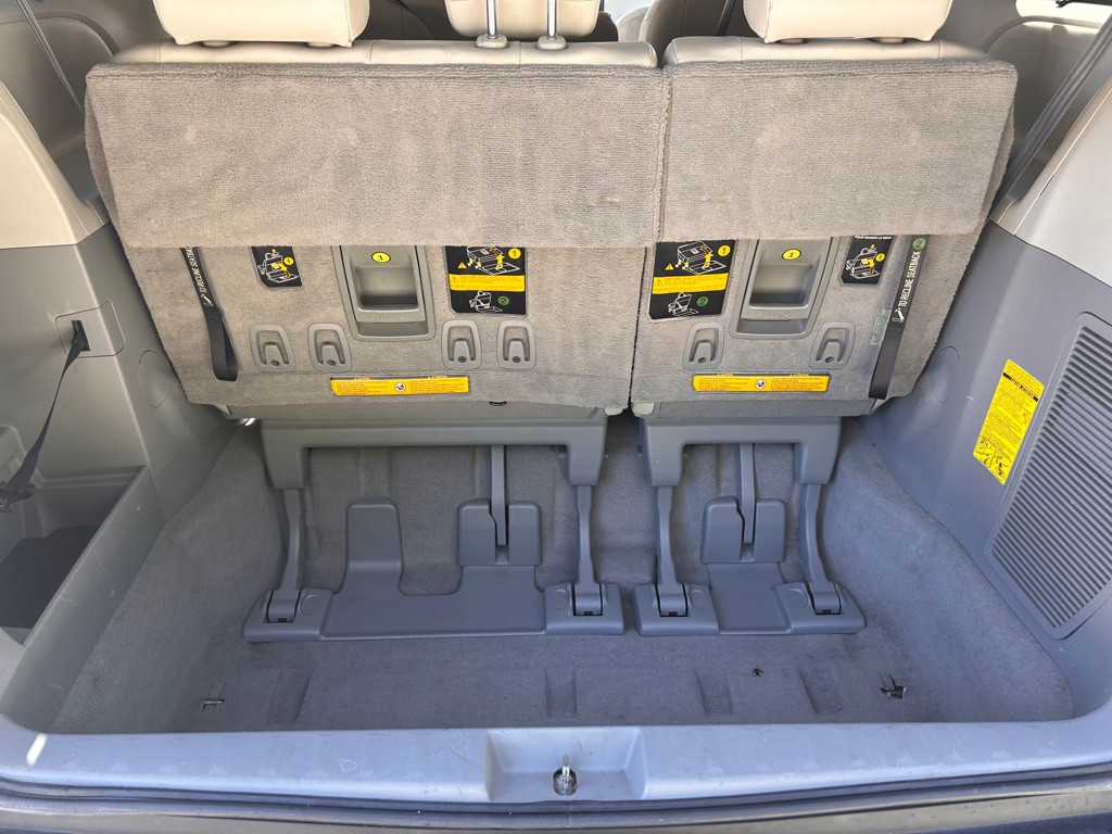 2011 Toyota Sienna Image 15