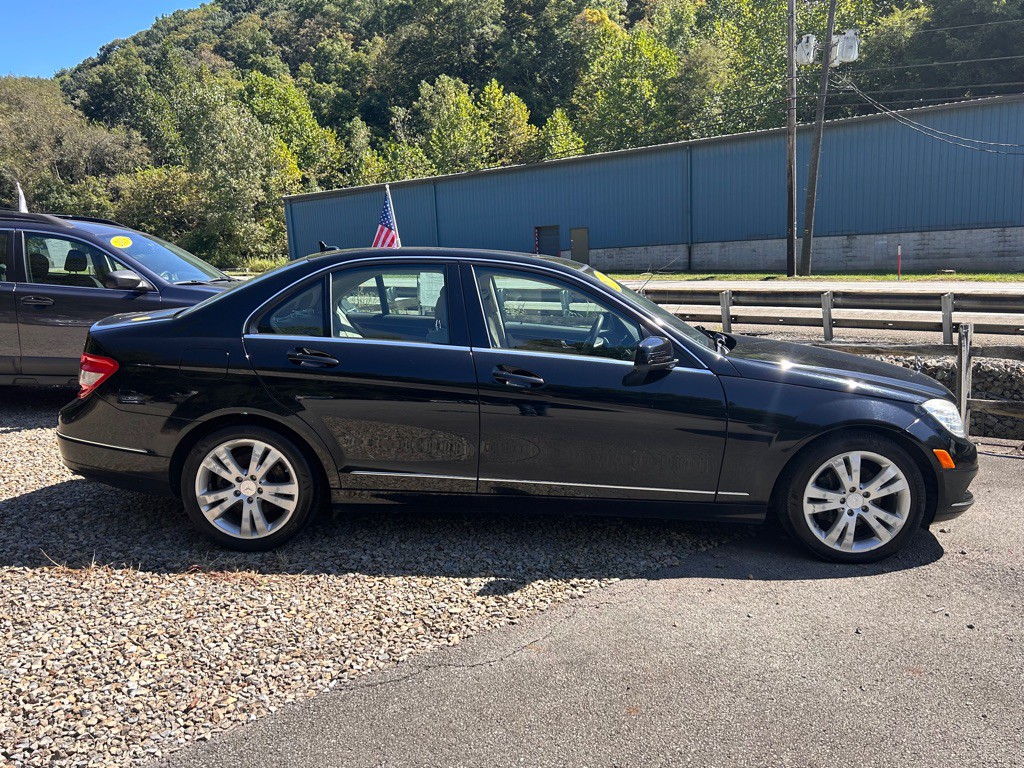 2010 Mercedes-Benz C-Class Image 7