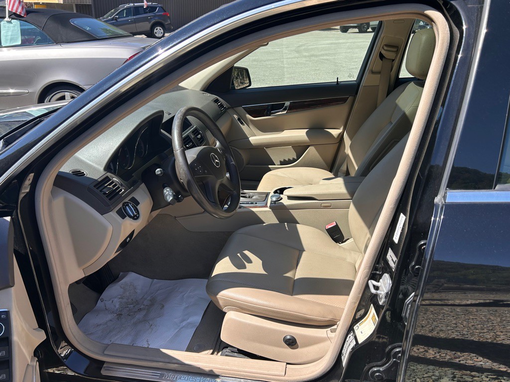 2010 Mercedes-Benz C-Class Image 8