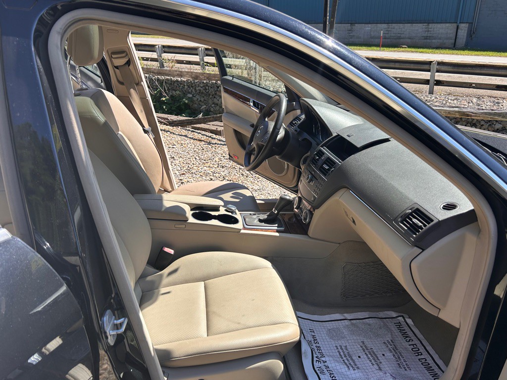 2010 Mercedes-Benz C-Class Image 9