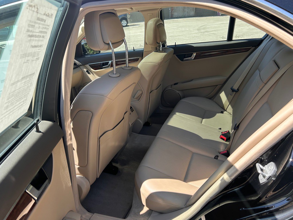 2010 Mercedes-Benz C-Class Image 10