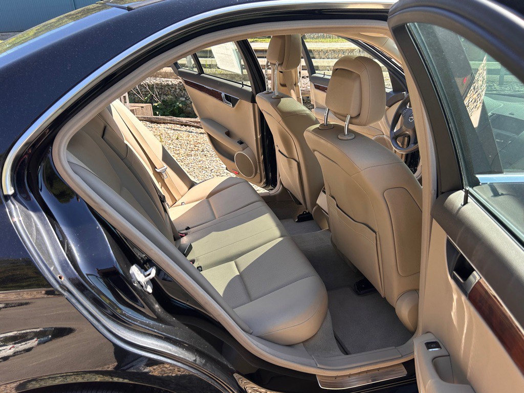 2010 Mercedes-Benz C-Class Image 11