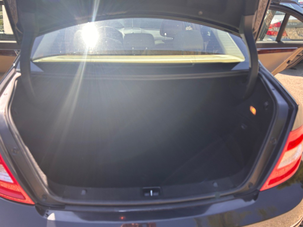 2010 Mercedes-Benz C-Class Image 14