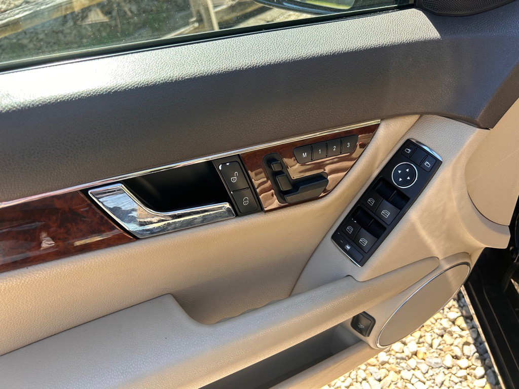 2010 Mercedes-Benz C-Class Image 16