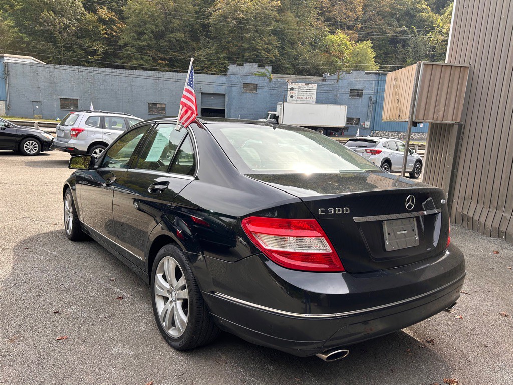 2010 Mercedes-Benz C-Class Image 17