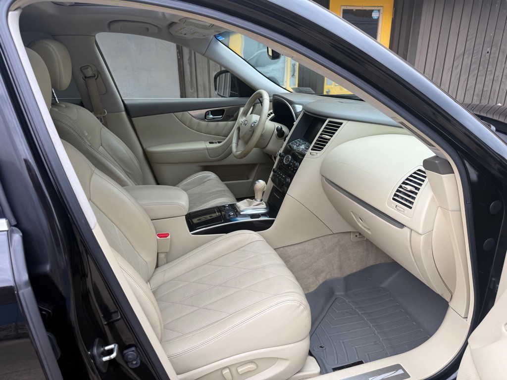 2010 INFINITI FX35 Image 17
