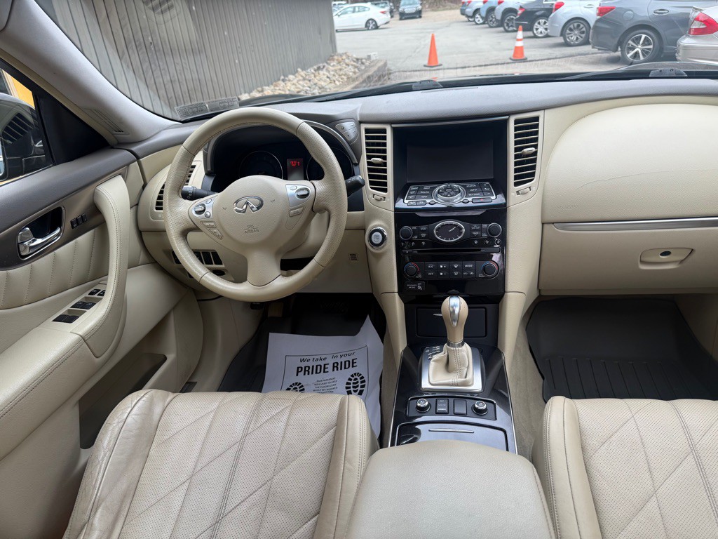 2010 INFINITI FX35 Image 18
