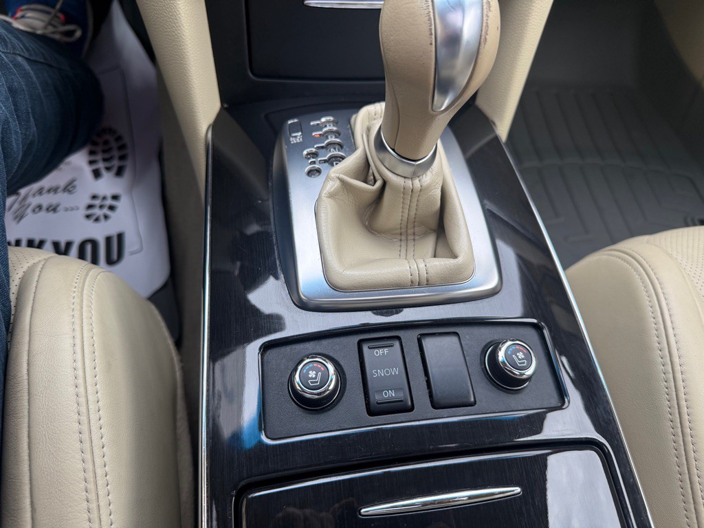 2010 INFINITI FX35 Image 24