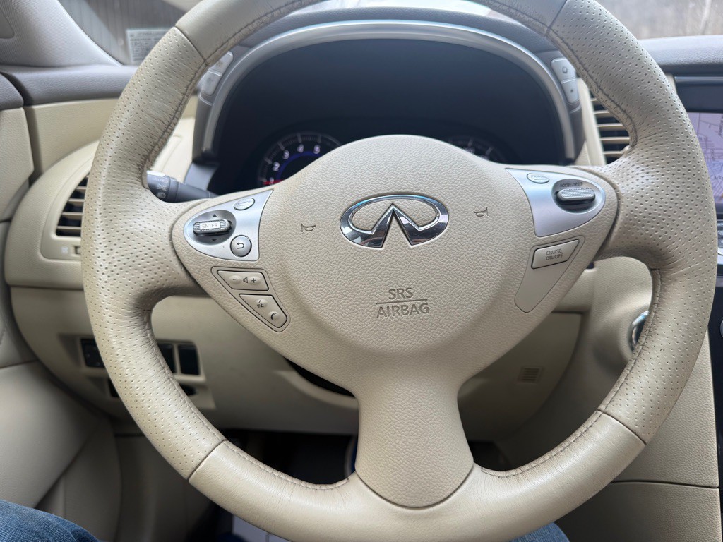 2010 INFINITI FX35 Image 26