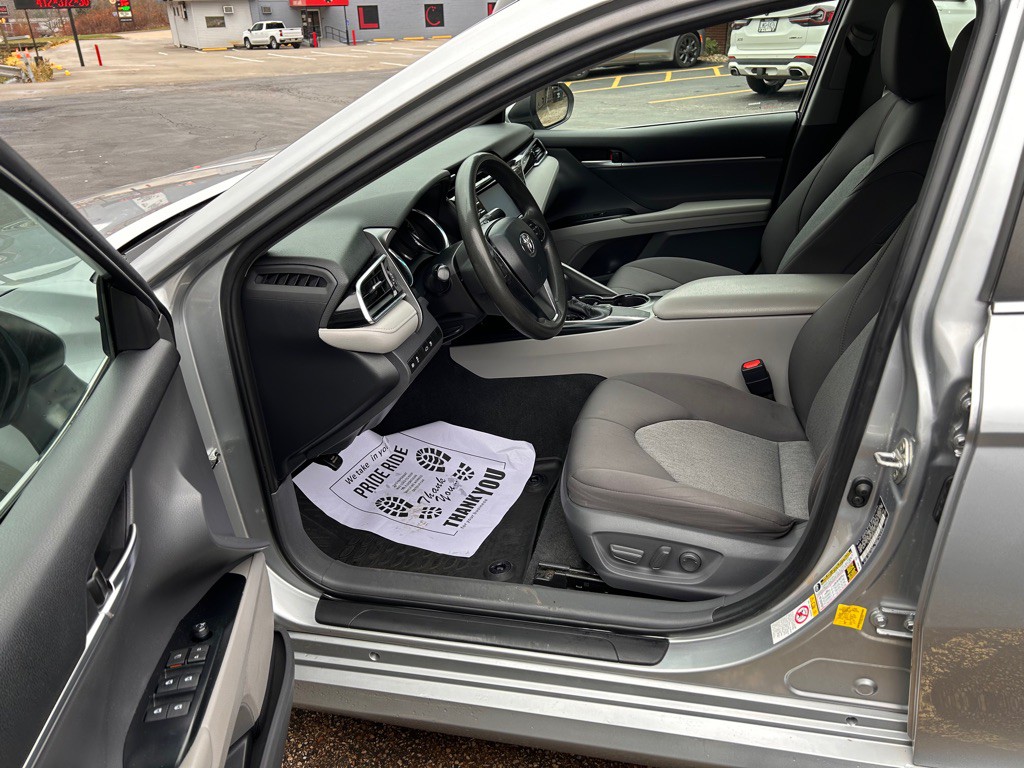 2018 Toyota Camry Image 20