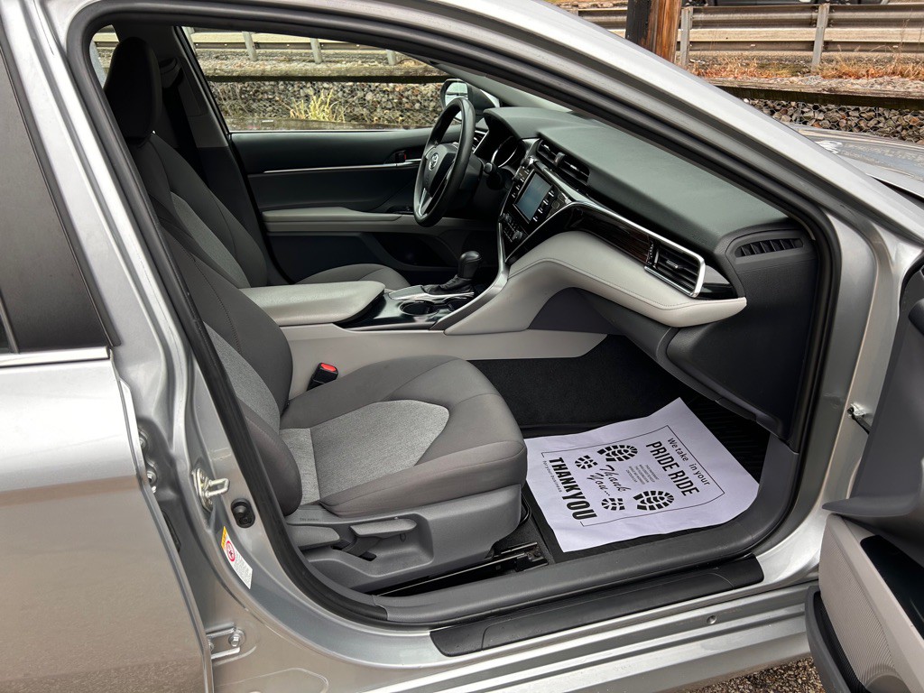 2018 Toyota Camry Image 23