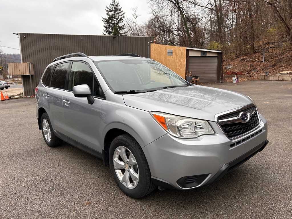 2014 Subaru Forester Image 1