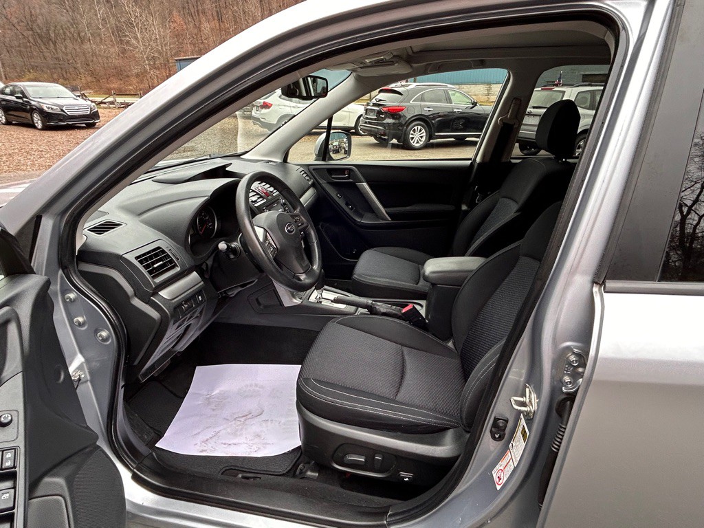 2014 Subaru Forester Image 9