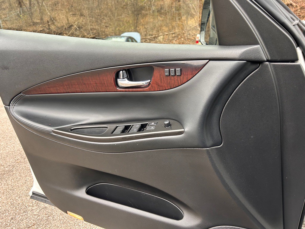 2016 INFINITI QX50 Image 9