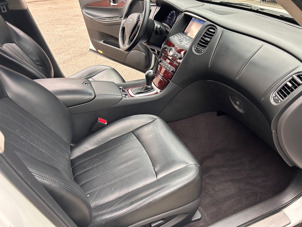 2016 INFINITI QX50 Image 14