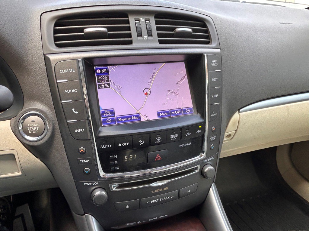 2013 Lexus IS Image 15