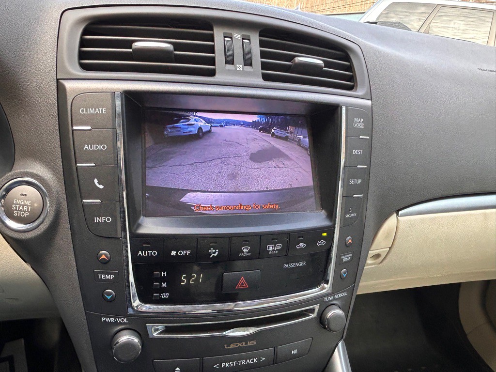 2013 Lexus IS Image 16