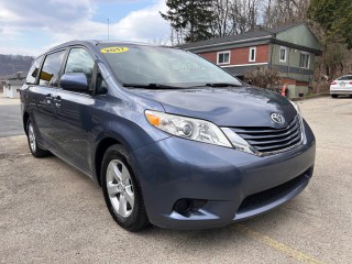 Image for 2017 Toyota Sienna LE ID: 7303320