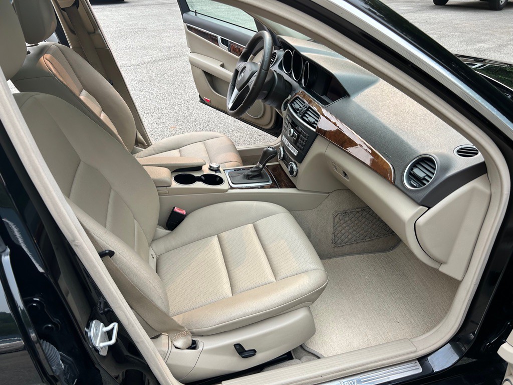 2012 Mercedes-Benz C-Class Image 12