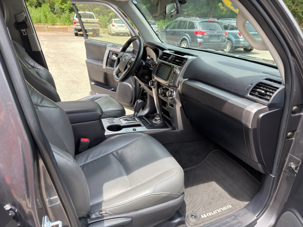 2014 Toyota 4Runner Image 19