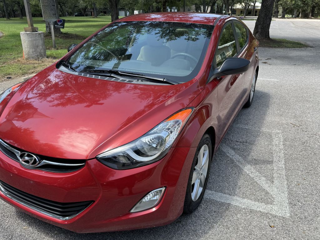 2012 Hyundai Elantra Image 2