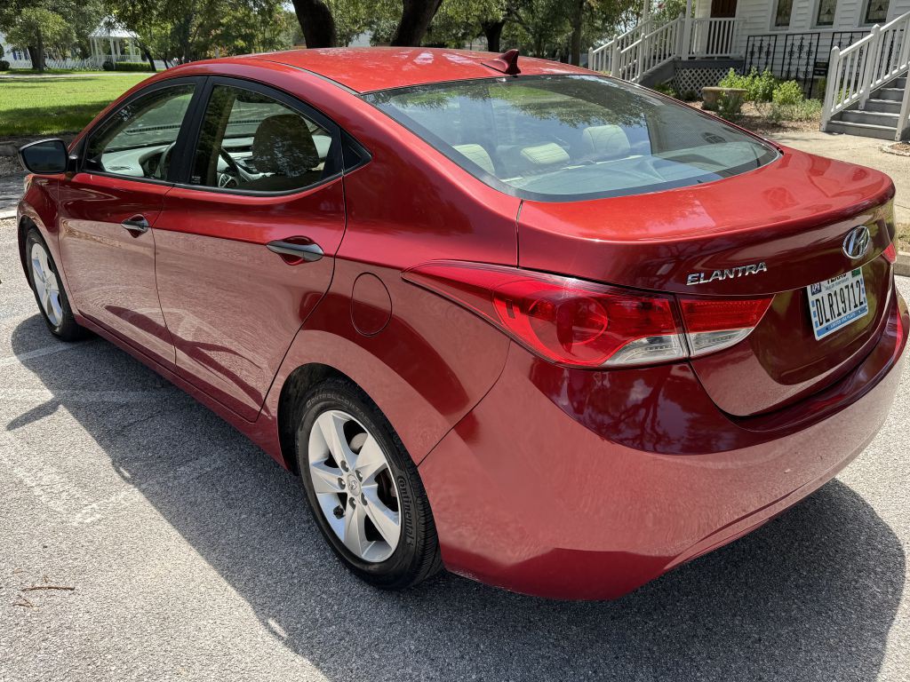 2012 Hyundai Elantra Image 3