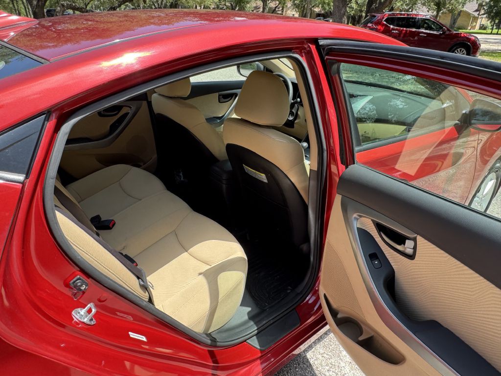 2012 Hyundai Elantra Image 12