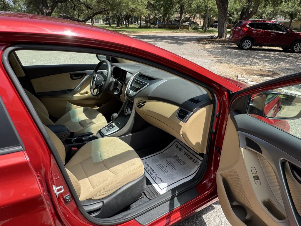 2012 Hyundai Elantra Image 13