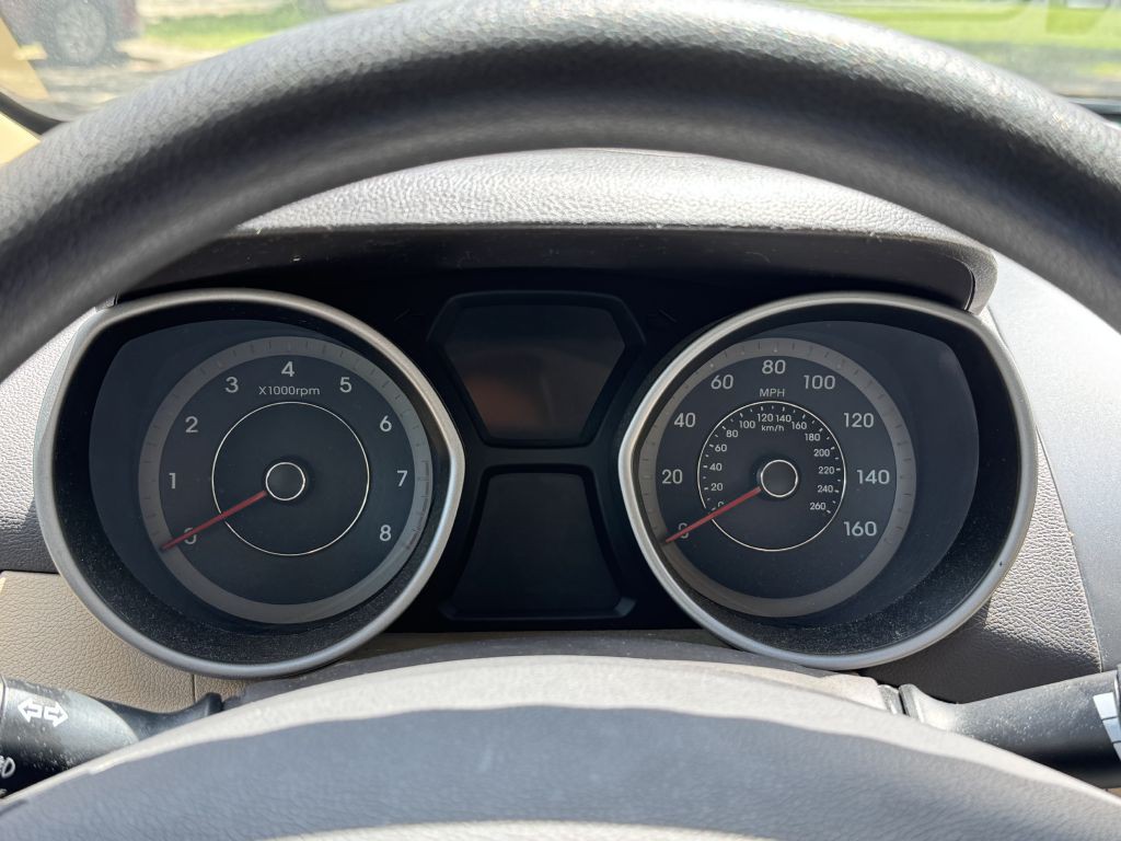 2012 Hyundai Elantra Image 17