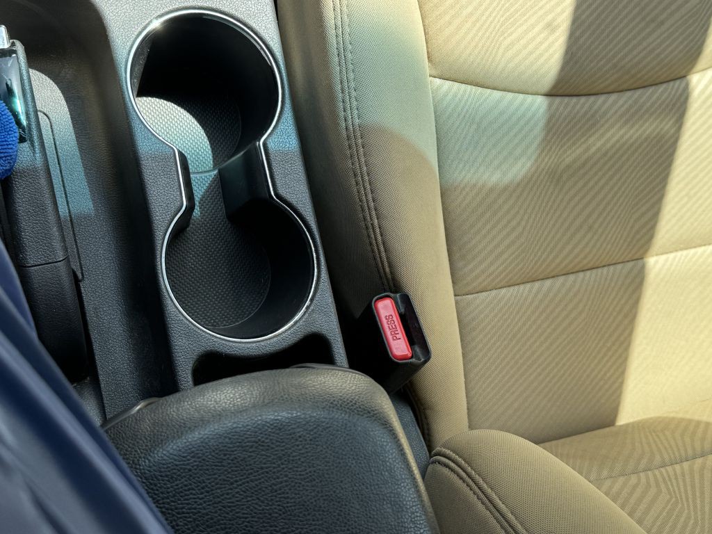 2012 Hyundai Elantra Image 20