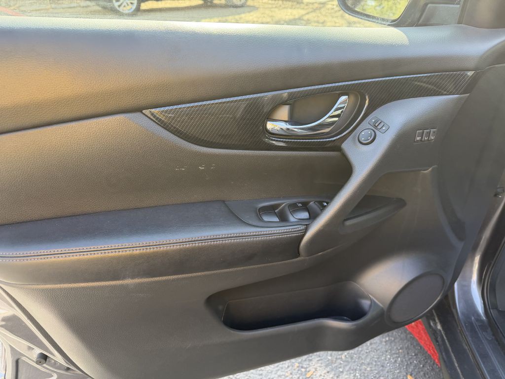 2017 Nissan Rogue Image 11