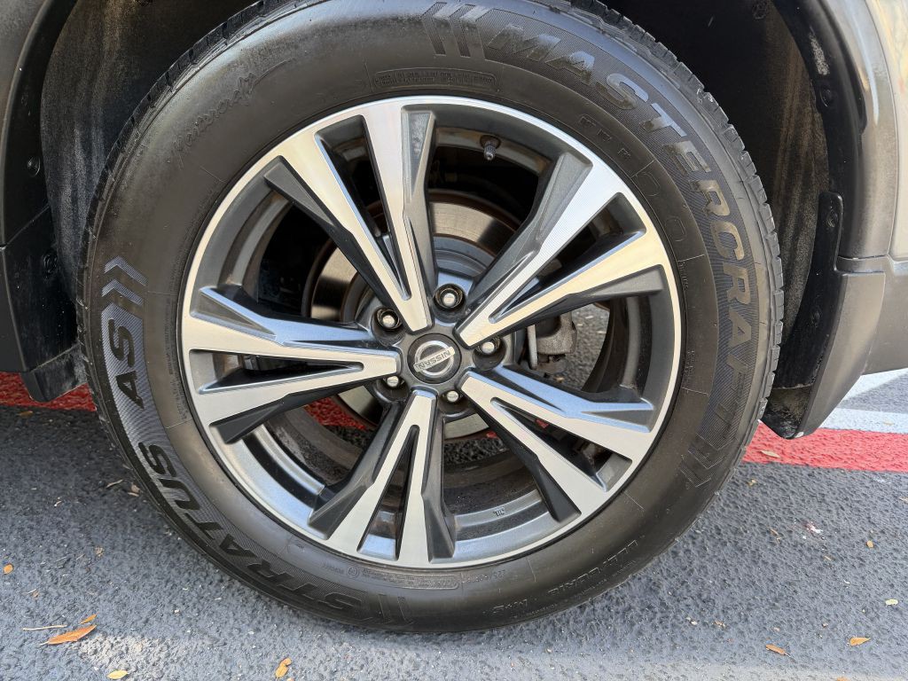 2017 Nissan Rogue Image 24