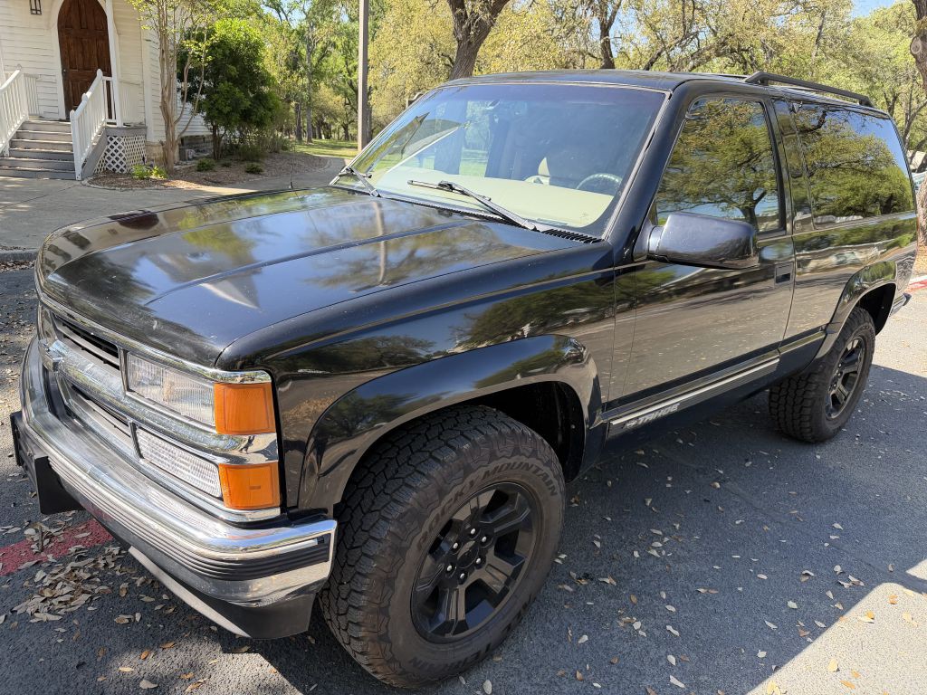 1999 Chevrolet Tahoe Image 2