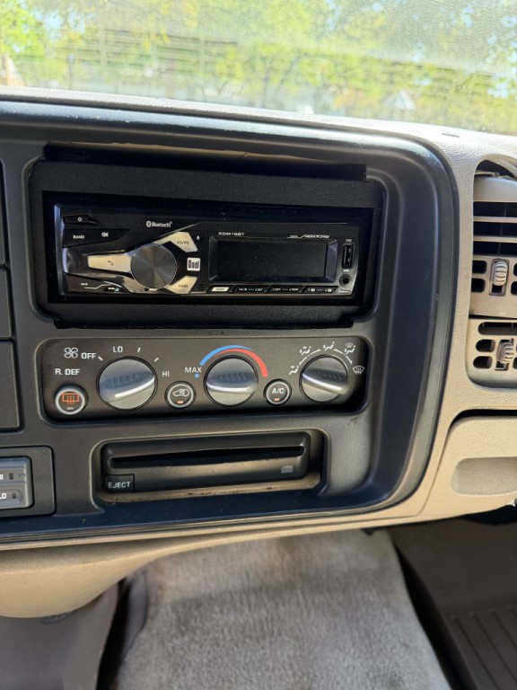 1999 Chevrolet Tahoe Image 14