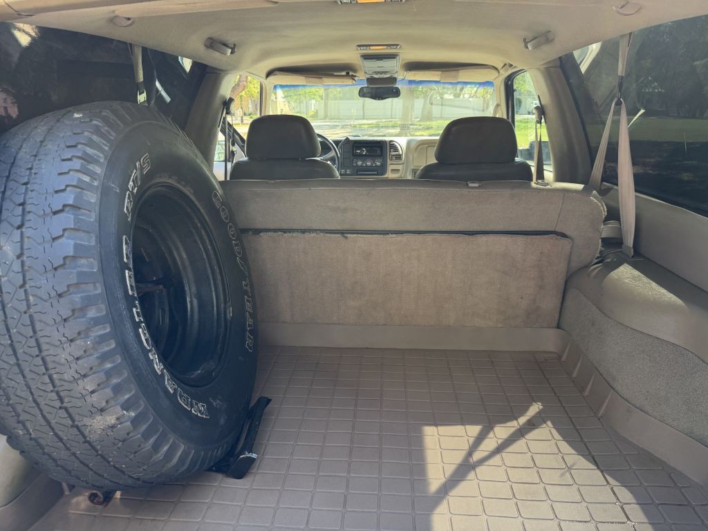 1999 Chevrolet Tahoe Image 18