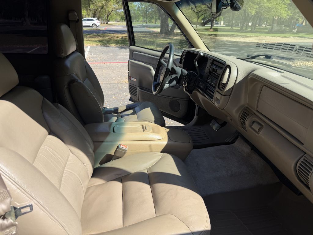 1999 Chevrolet Tahoe Image 22