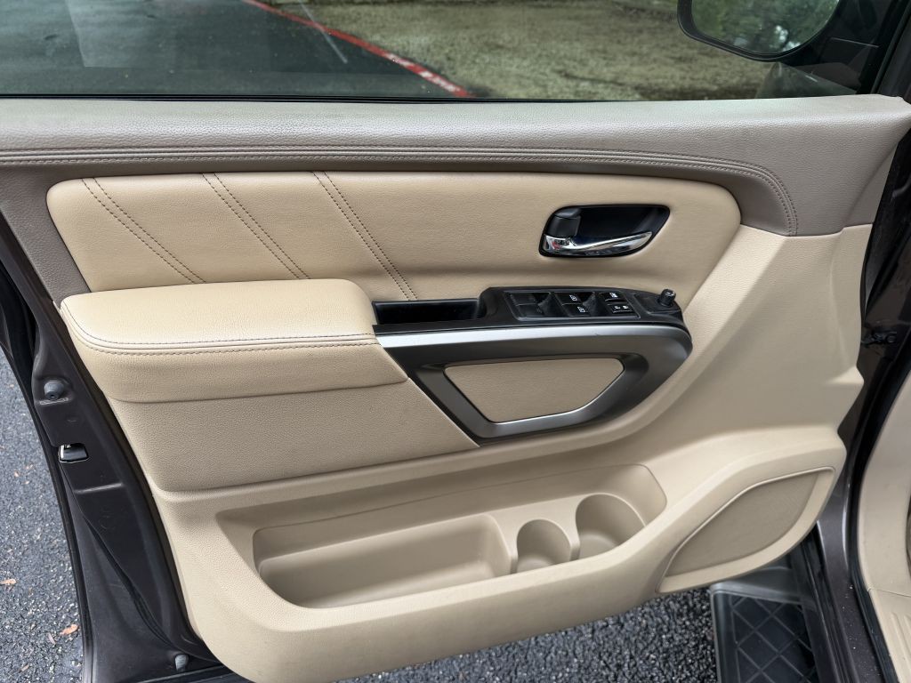2015 Nissan Armada Image 11