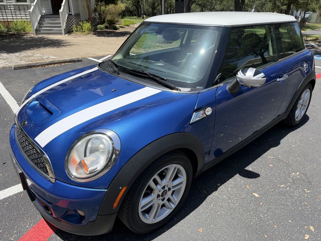 2012 MINI Cooper Image 2