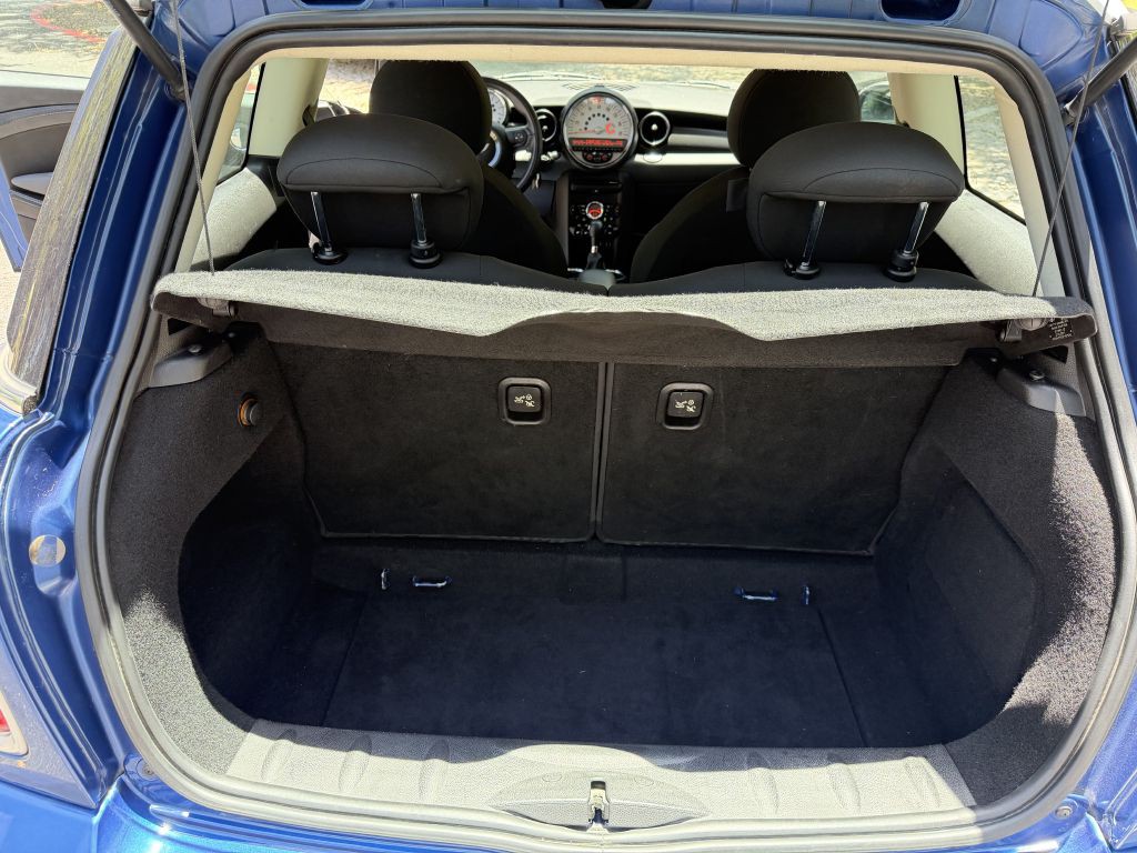 2012 MINI Cooper Image 18