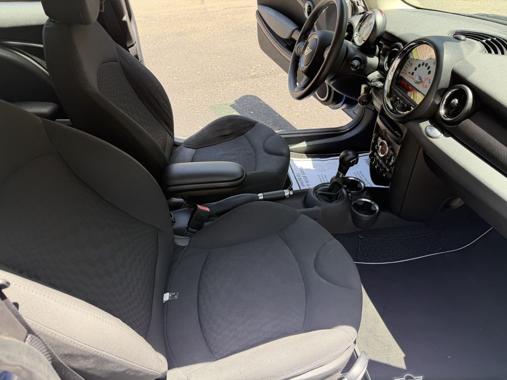 2012 MINI Cooper Image 21