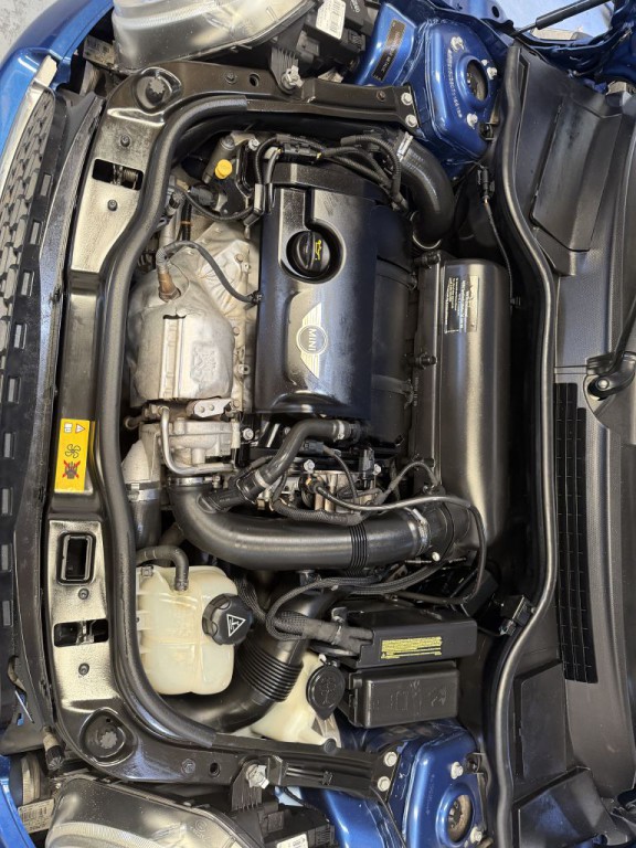 2012 MINI Cooper Image 25
