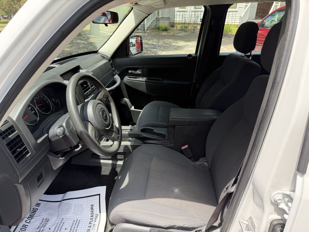 2012 Jeep Liberty Image 11